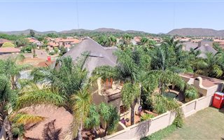 6 Bedroom House in Melodie