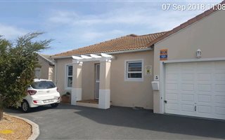 3 Bedroom House in Sunningdale