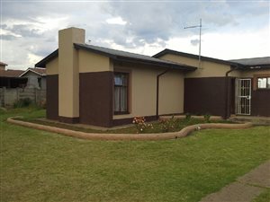 3 Bedroom House in Vanderbijlpark CE4