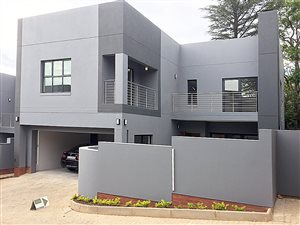 4 Bed Cluster in Bryanston East