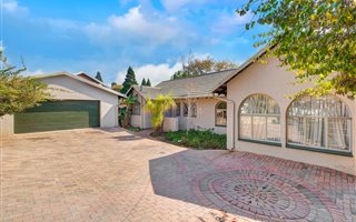 3 Bedroom House in Bromhof