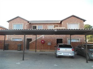 2 Bed Townhouse in Heuwelsig Estate