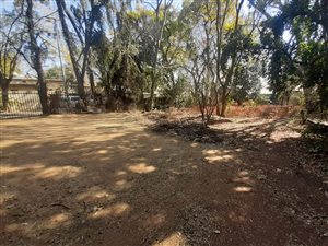700 m² Land available in Rietondale