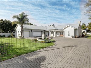 6 Bed House in Durbanville