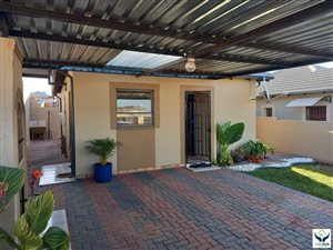 2 Bed House in Clayville