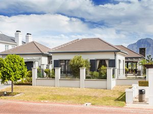 3 Bed House in Val de Vie