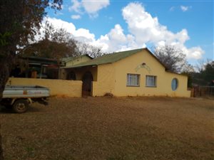 2.5 ha Farm in Magaliesmoot AH
