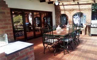 4 Bedroom House in Kew