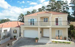 4 Bedroom Townhouse in Van Riebeeckshof
