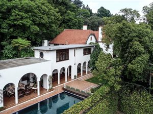 5 Bed House in Westcliff