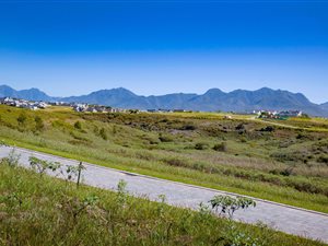 1769 m² Land available in Kingswood Golf Estate