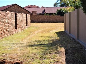 906 m² Land available in Rayton