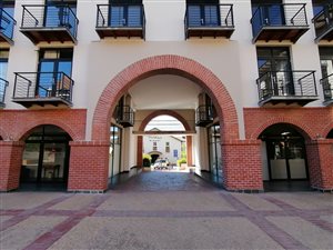 2 Bed Apartment in Onder Papegaaiberg