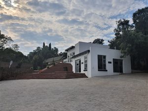 500 m² Office Space in Waterkloof Glen