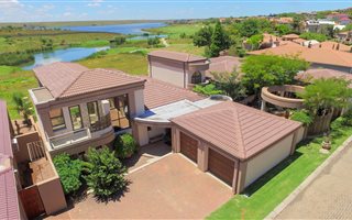 5 Bedroom House in Bankenveld