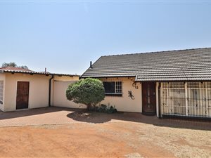 3 Bed House in Bonaero Park