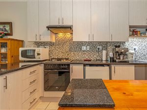 3 Bed Duplex in Somerset West Central