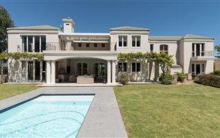 5 Bedroom House in Erinvale Estate
