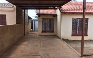 3 Bedroom House in Mahube Valley