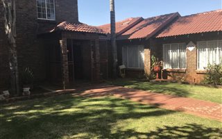 5 Bedroom House in Rooihuiskraal