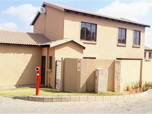 3 Bed Townhouse in Country View