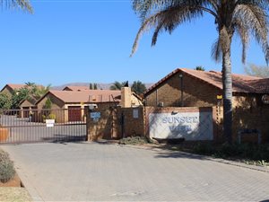 4 Bed Townhouse in Ruimsig