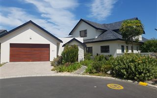 3 Bedroom House in Arabella Country Estate