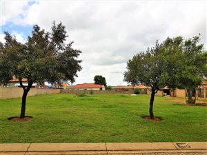 1135 m² Land available in Heuningklip