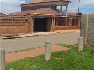 4 Bed House in Naledi