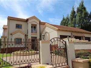 5 Bed House in Rietvlei Heights Country Estate