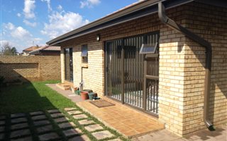 3 Bedroom Cluster in New Redruth