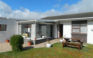 2 Bedroom House in Fish Hoek