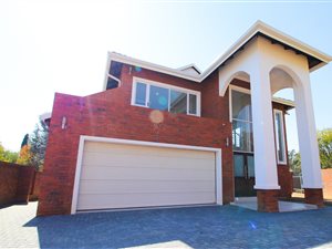 4 Bed House in Benoni Country Club