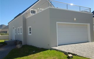3 Bedroom Townhouse in Sandbaai