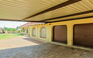 4 Bedroom House in Glen Marais