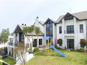 6 Bed House in Kingswood Golf Estate
