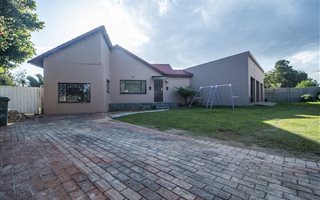 3 Bedroom House in General Alberts Park