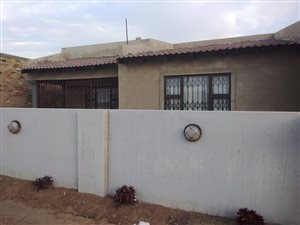 2 Bed House in Bophelong