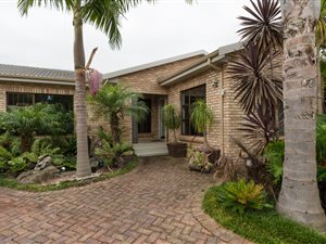 4 Bed House in Loerie Park