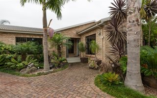 4 Bedroom House in Loerie Park