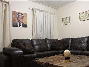 2 Bed Apartment in Die Hoewes