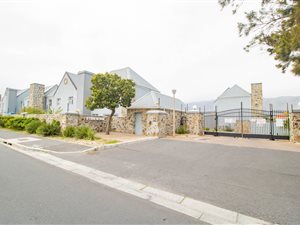 3 Bed Townhouse in Gordons Bay Central