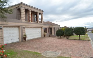 4 Bedroom House in Langeberg Heights