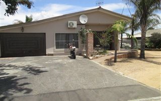 5 Bedroom House in Silver Oaks