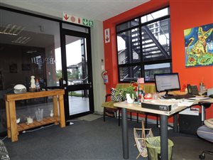 100 m² Commercial space in Die Wilgers