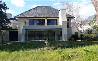 4 Bedroom House in Pearl Valley