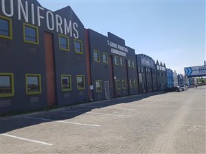 682 m² Industrial space in Bromhof