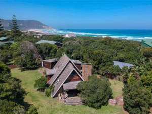 4 Bed House in Natures Valley