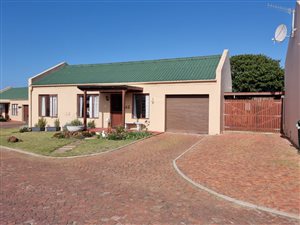 2 Bed House in Stilbaai