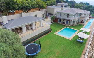 5 Bedroom House in Kosmos